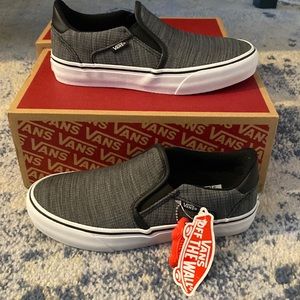 Black/white sports textile slip on Vans! Men’s 7, women’s 8.5